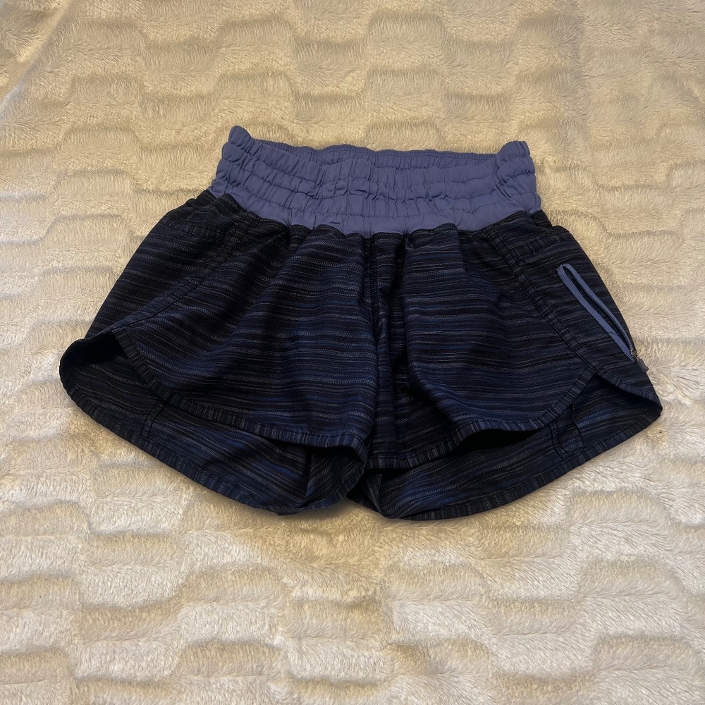 Lululemon - Shorts - Size 6 (Small) Side zipper pocket